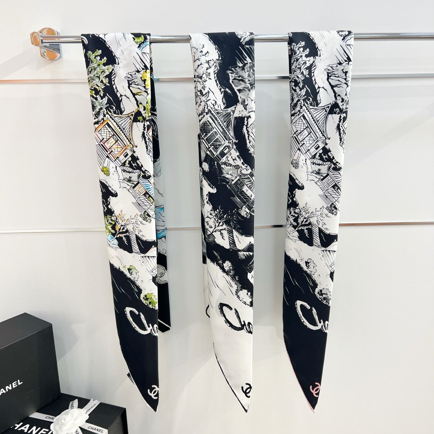 CHANEL 25S SCARF 90 IN SILK 735865