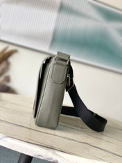 DISTRICT PM 26 IN KHAKI GREEN CALFSKIN