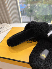 FLAT SLIDE IN BLACK FLEECE WITH WHITE LOGO