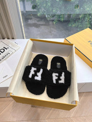 FLAT SLIDE IN BLACK FLEECE WITH WHITE LOGO