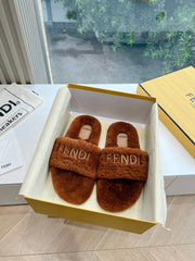 FLAT SLIDE IN GINGERBREAD BROWN FLEECE