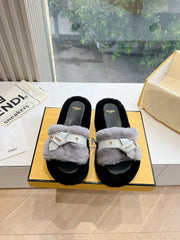 THICK-SOLDED SLIPPER IN PALE GRAY MIX BLACK LAMB FUR