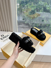 THICK-SOLDED SLIPPER IN BLACK LAMB FUR