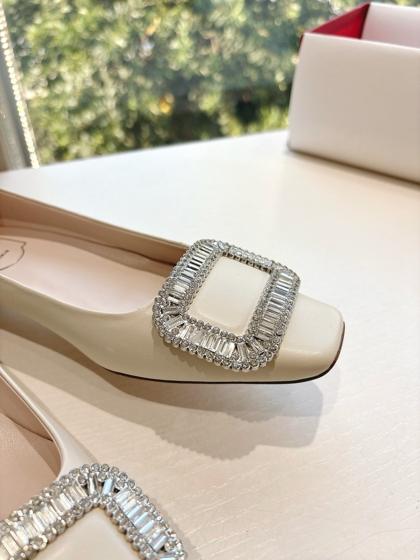 BELLE VIVIER BALLERINAS IN PARCHMENT BEIGE SMOOTH LAMBSKIN