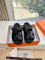 CHYPRE SANDAL IN BLACK GRAINED CALFSKIN