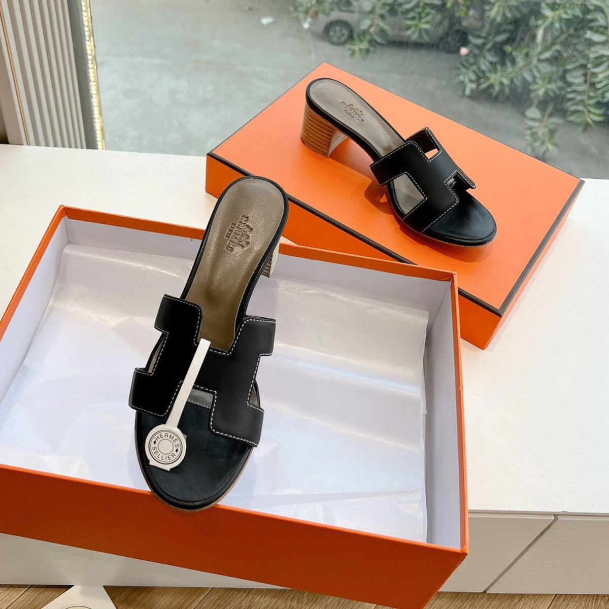 0ASIS SANDAL IN BLACK CALFSKIN