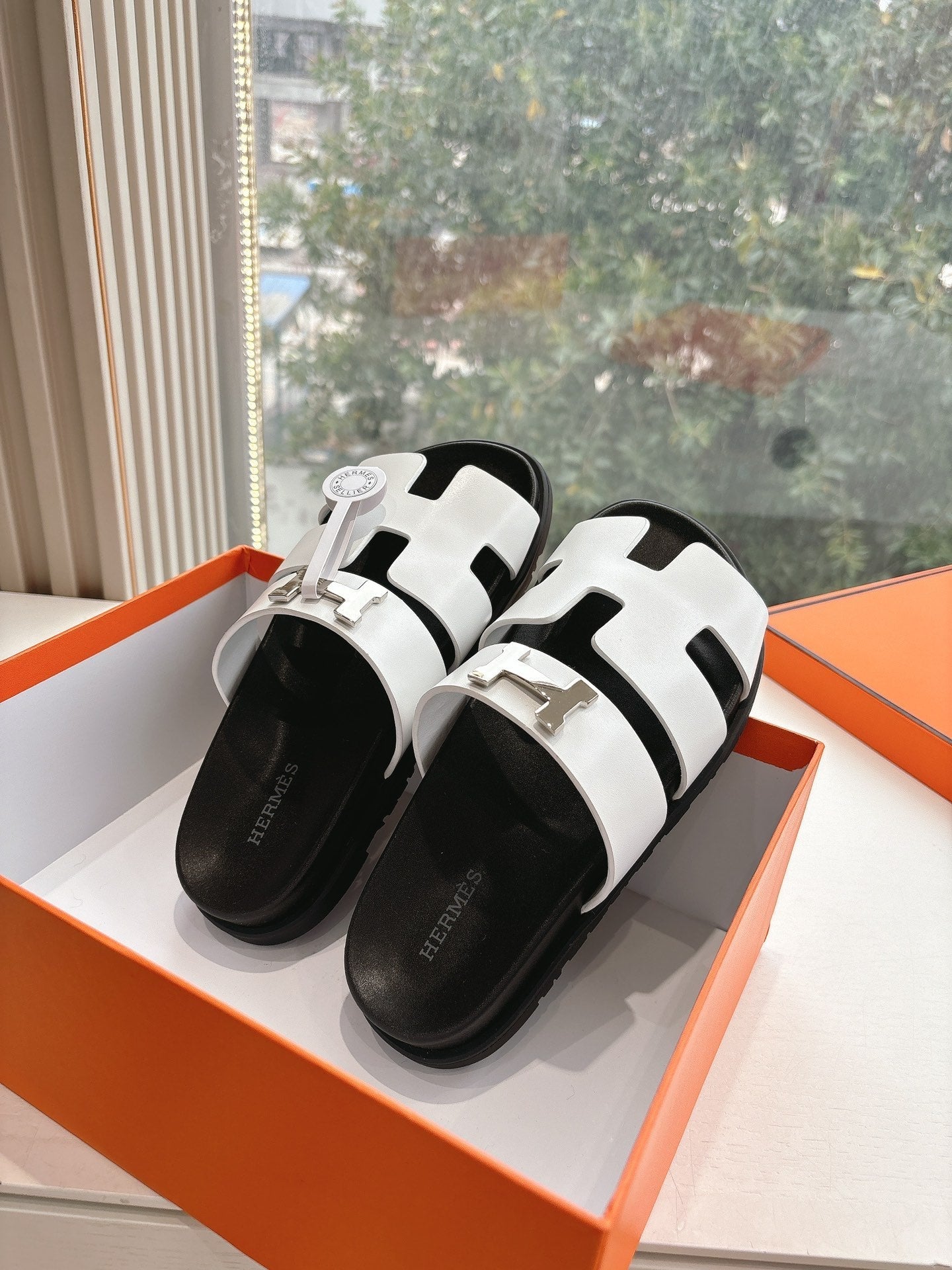 CHYPRE SANDAL IN WHITE CALFSKIN