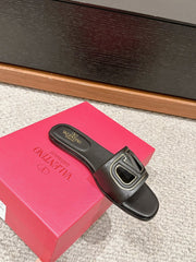 VLOGO CUT-OUT BLACK CALFSKIN SLIDE SANDAL