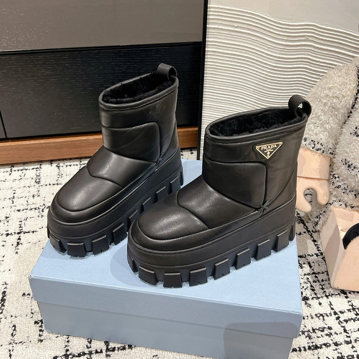 MONOLITH ANKLE BOOTS IN BLACK CALFSKIN AND LAMB FUR LINING