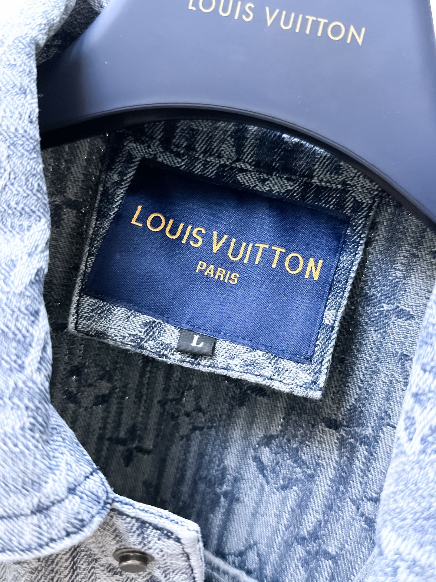 LV SHIRT JACKET IN WHITE BLUE MONOGRAM DENIM 239126