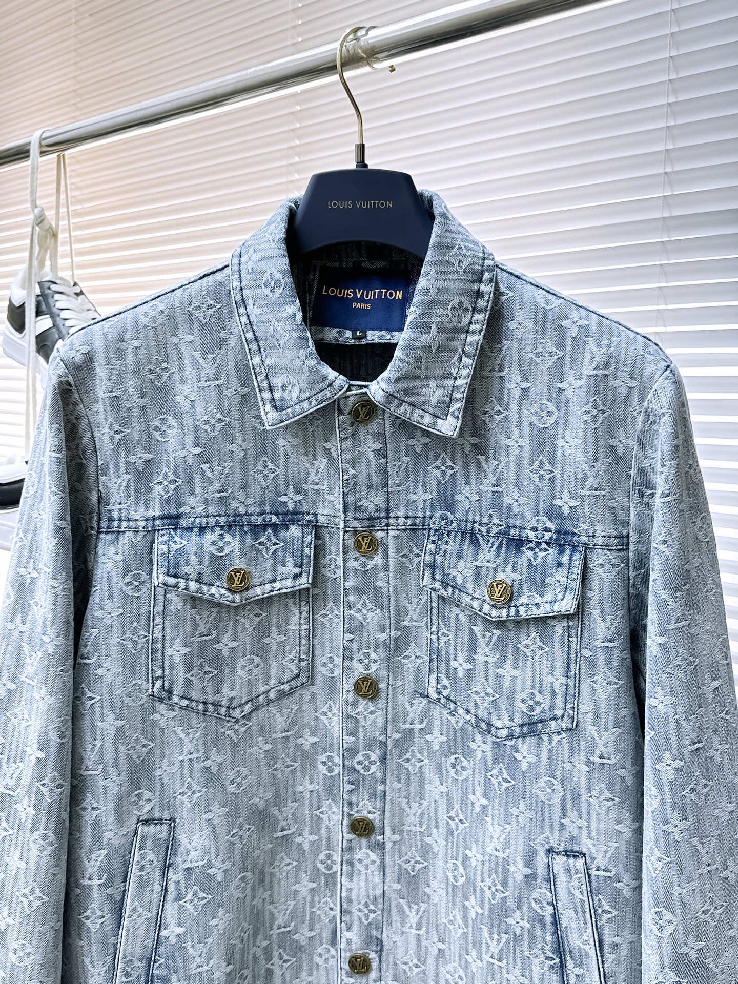 LV SHIRT JACKET IN WHITE BLUE MONOGRAM DENIM 239126