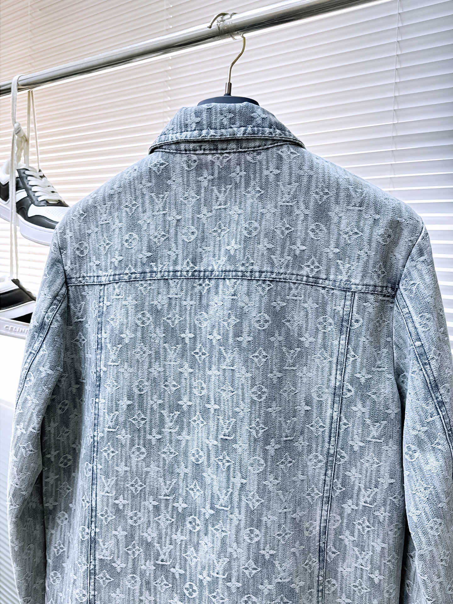 LV SHIRT JACKET IN WHITE BLUE MONOGRAM DENIM 239126