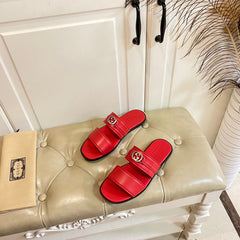 GG SANDAL WITH ROUND INTERLOCKING G IN SCARLET RED CALFSKIN