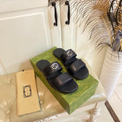 GG SANDAL WITH ROUND INTERLOCKING G IN BLACK CALFSKIN