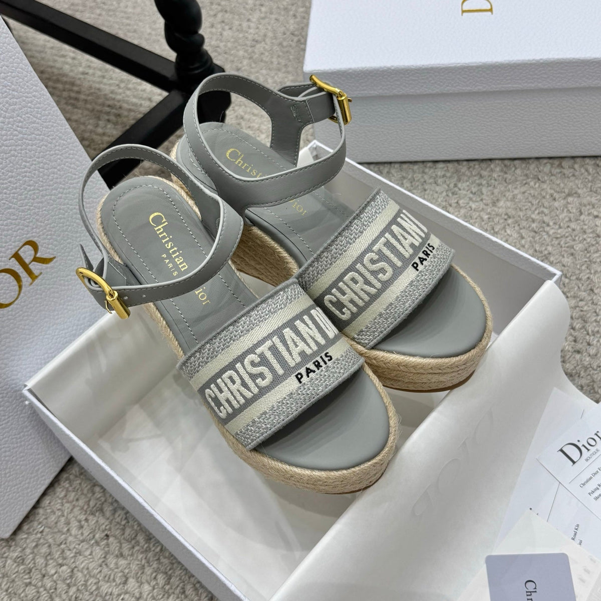 DWAY WEDGE SANDAL 25S 95MM IN GRAY EMBROIDERED COTTON RAFFIA SOLE