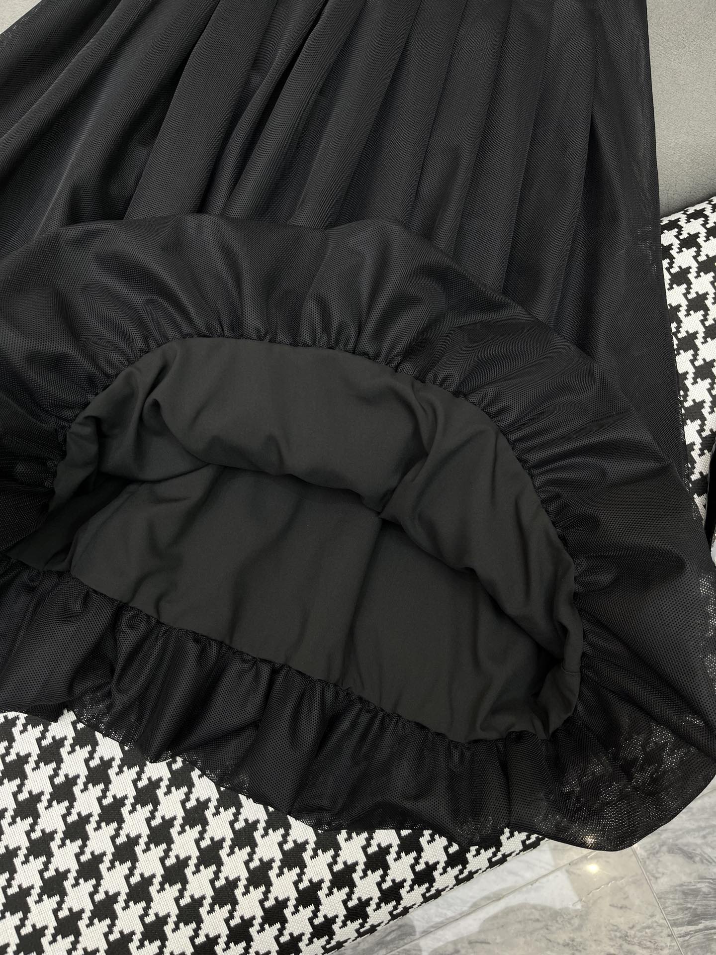 BLACK SKIRT MODEL 25S