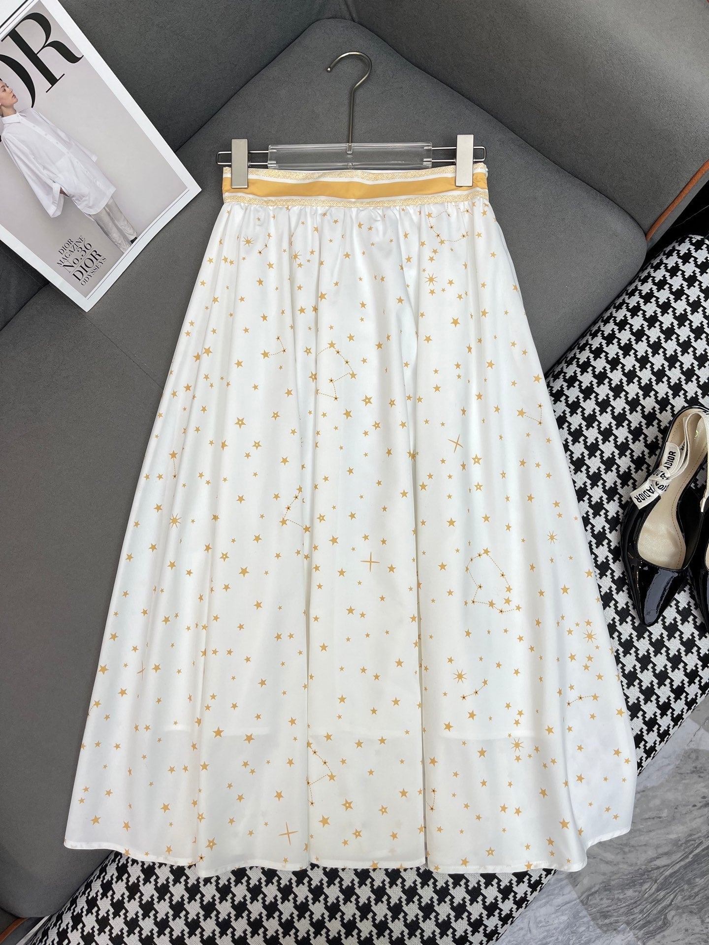 WHITE FLARED SKIRT WITH PRINT