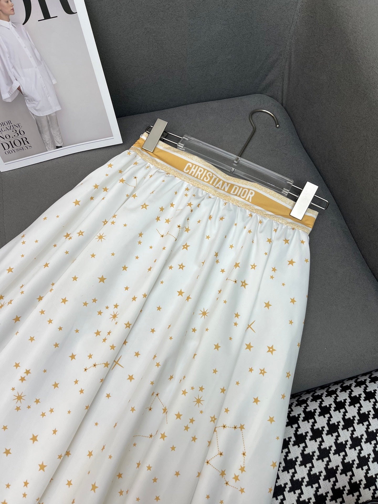 WHITE FLARED SKIRT WITH PRINT