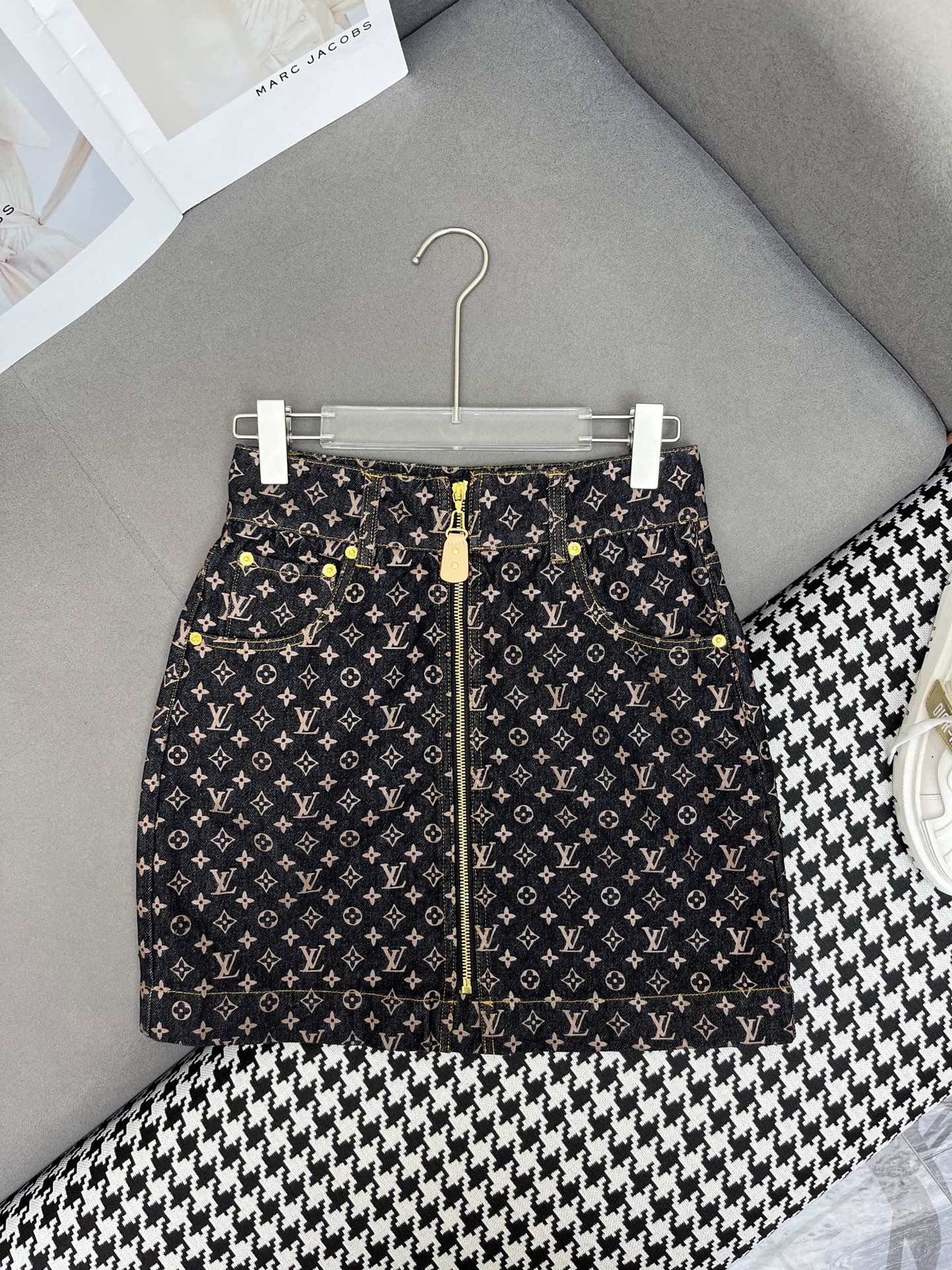LV NEW STYLE DENIM SKIRT WITH FRONT CENTER ZIPPER 269062
