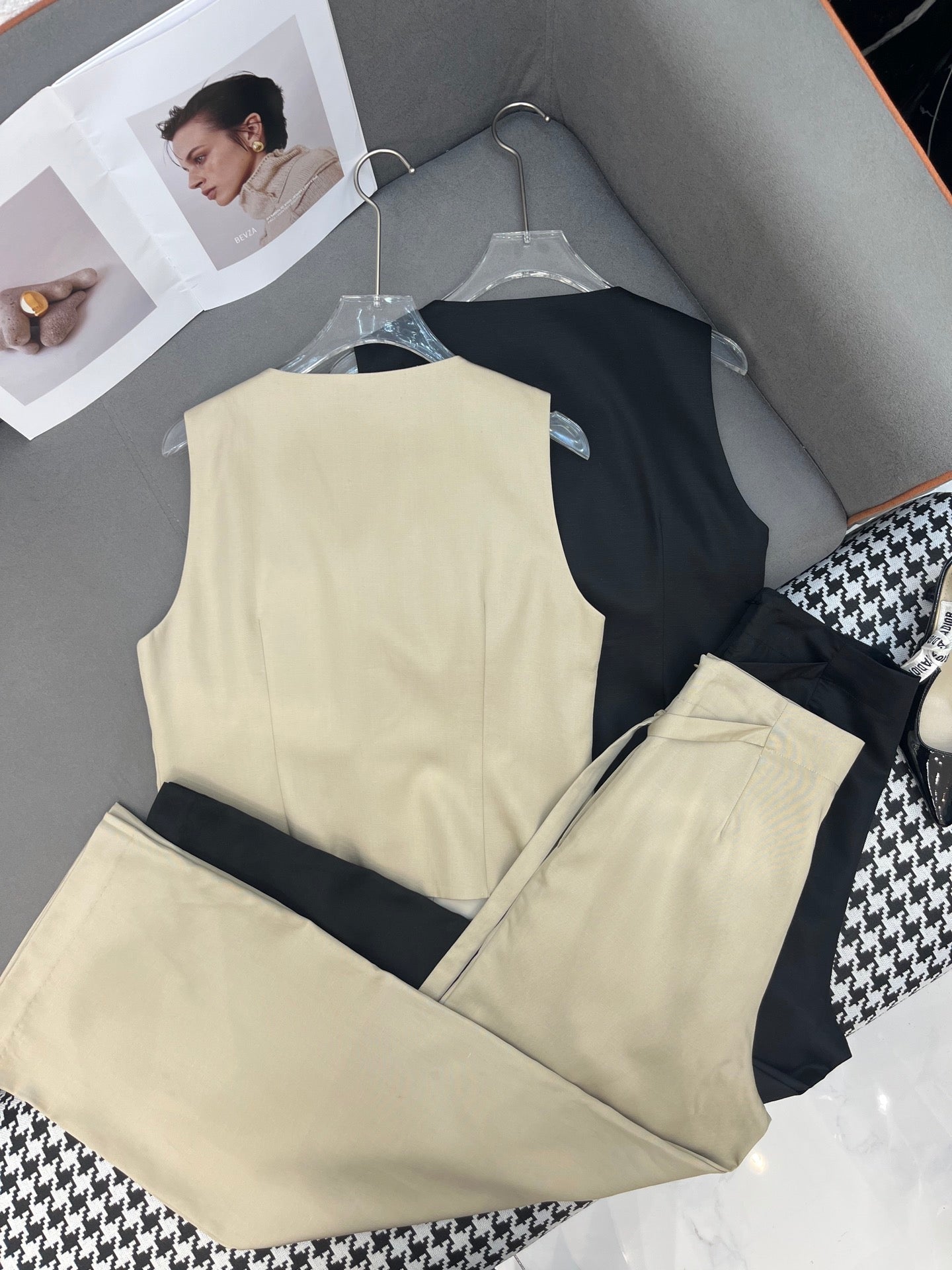 SET SLEEVELESS TOP AND TENCEL PANTS
