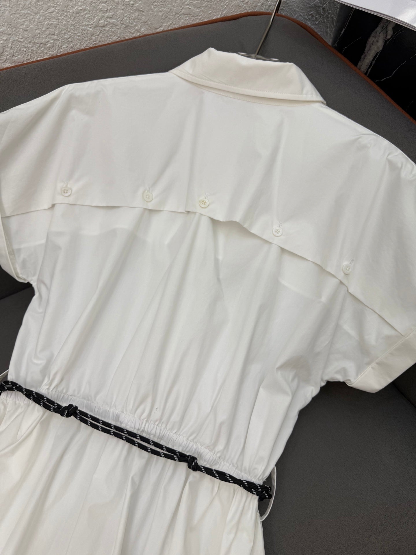 MM LONG DRESS IN WHITE TEXTURED FABRIC WITH BELT