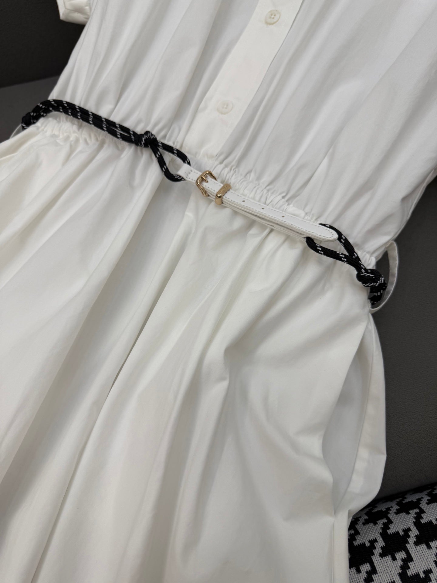 MM LONG DRESS IN WHITE TEXTURED FABRIC WITH BELT