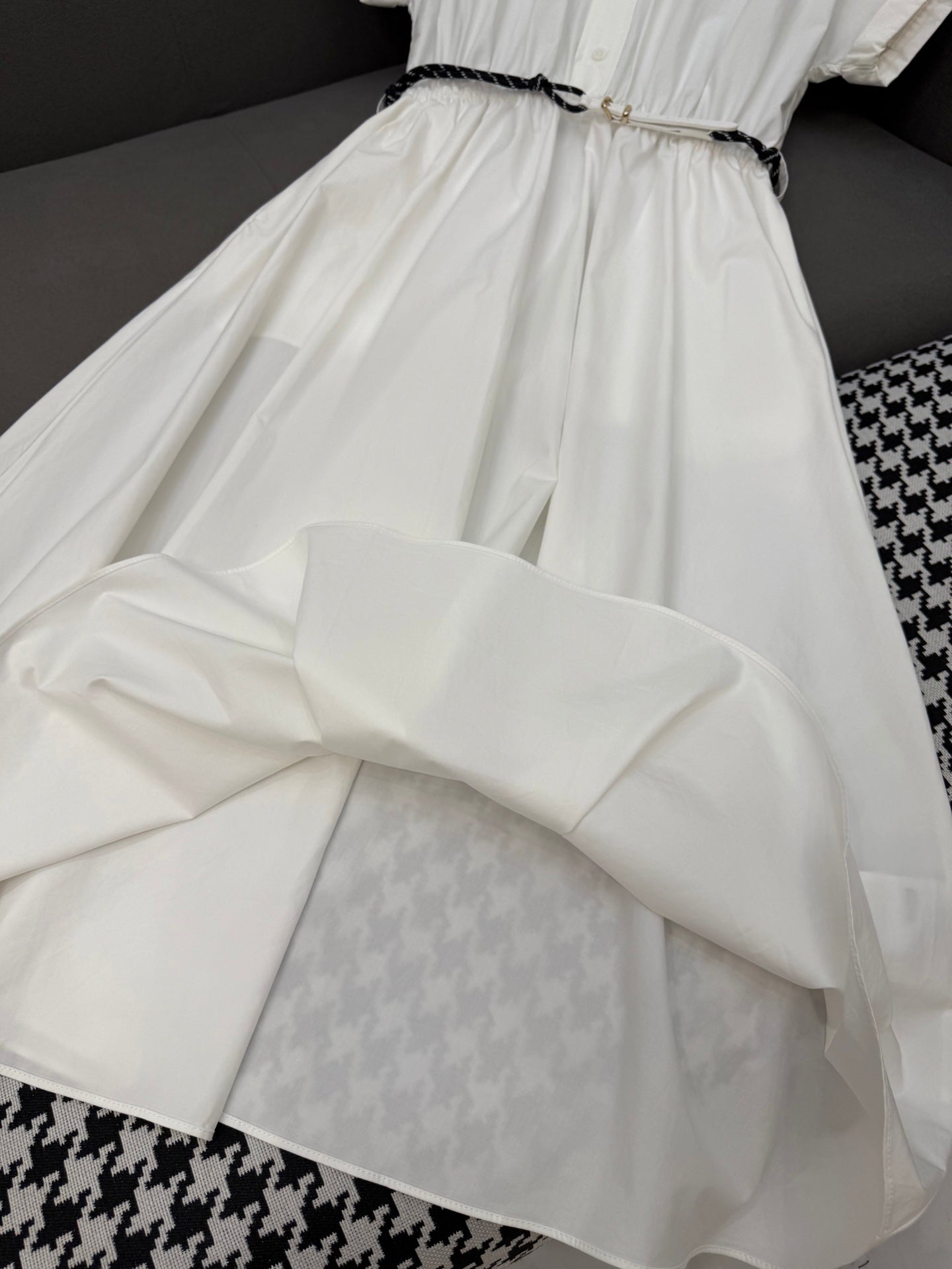 MM LONG DRESS IN WHITE TEXTURED FABRIC WITH BELT