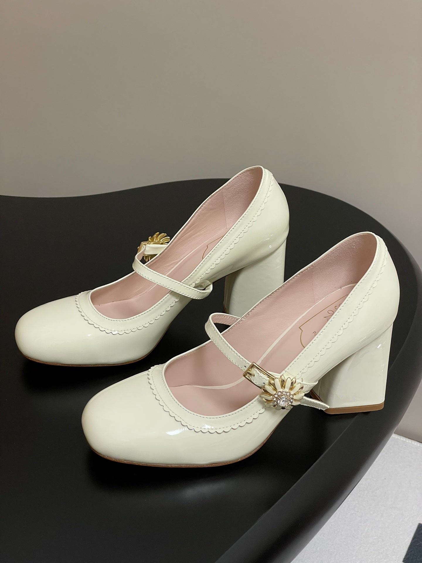TRÈS VIVIER MARY JANE PUMPS 85MM IN CREAM GLOSSY CALFSKIN