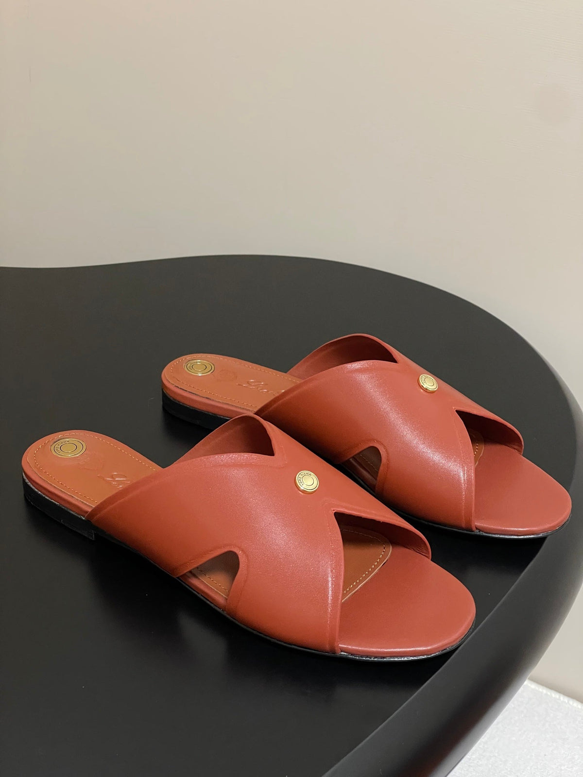 LP CLASSIC CROSS-STRAP SANDALS 25S IN RUST ORANGE LAMBSKIN