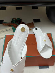 LP CLASSIC CROSS-STRAP SANDALS 25S IN WHITE LAMBSKIN