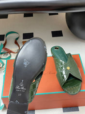 FLAT SLIPPERS IN MOSS GREEN CALFSKIN SNAKE EMBOSSING