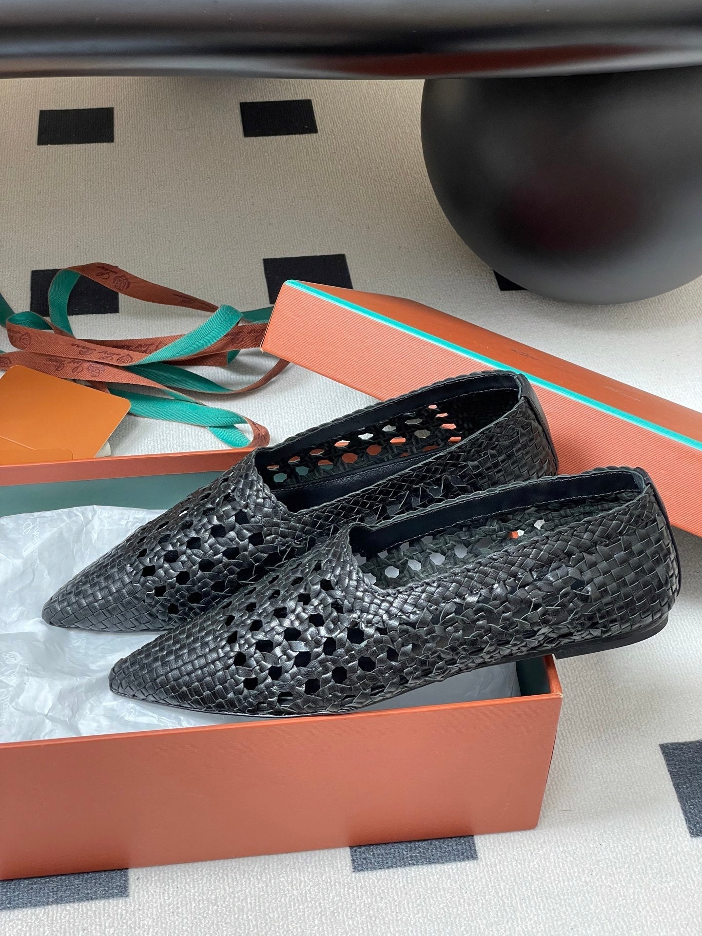 LP POINTED-TOE BALLET FLATS 25S IN BLACK LAMBSKIN