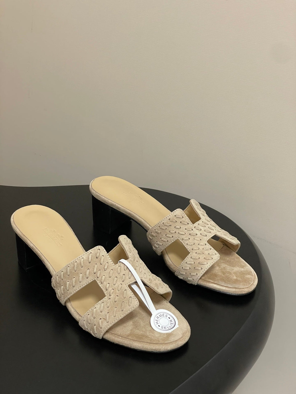 HM 25S ORAN HIGH‑HEEL SANDAL IN BEIGE SUEDE AND LAMBSKIN