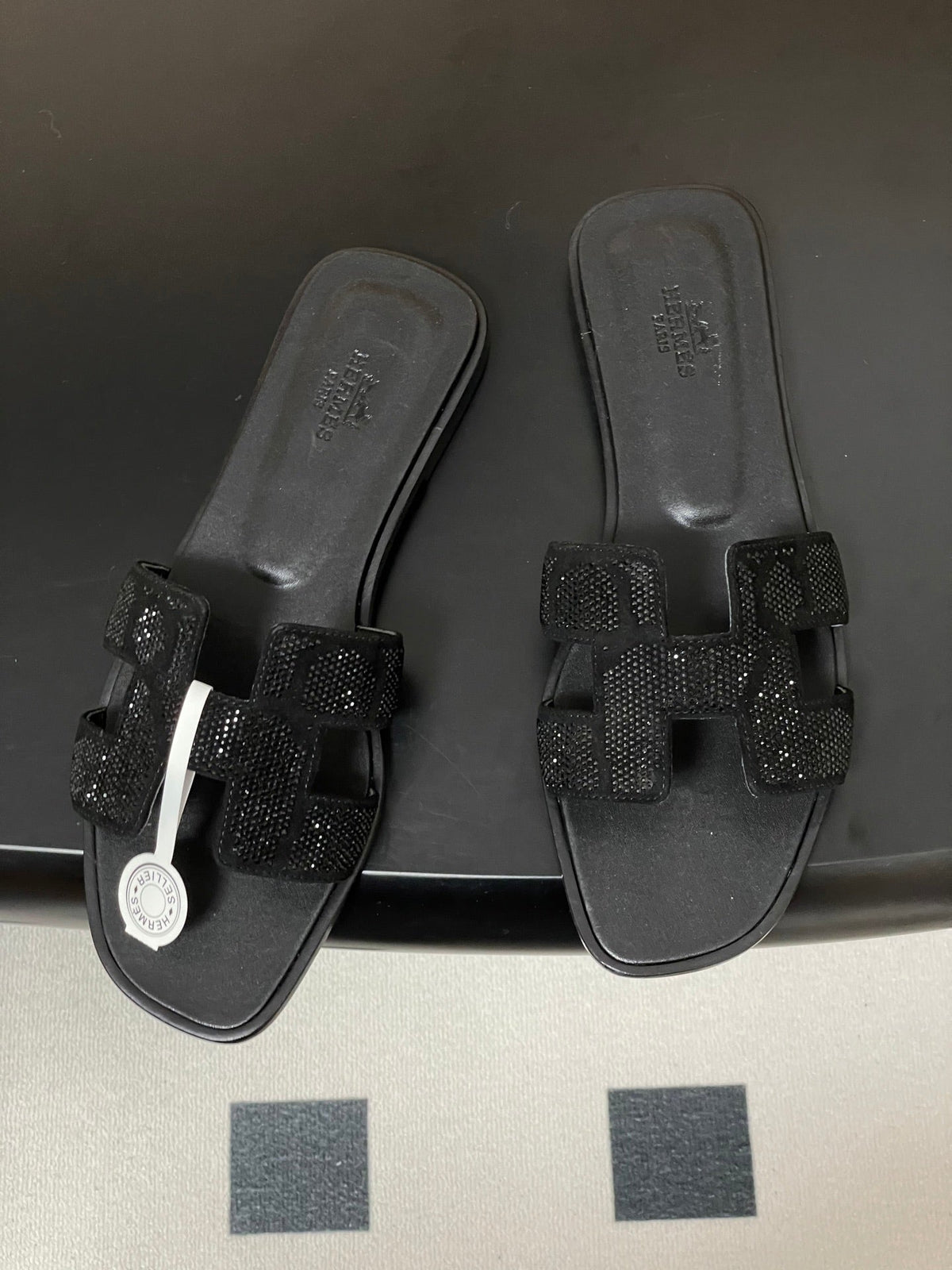 HM 25S ORAN SANDAL IN BLACK LAMBSKIN WITH STONE DETAILS