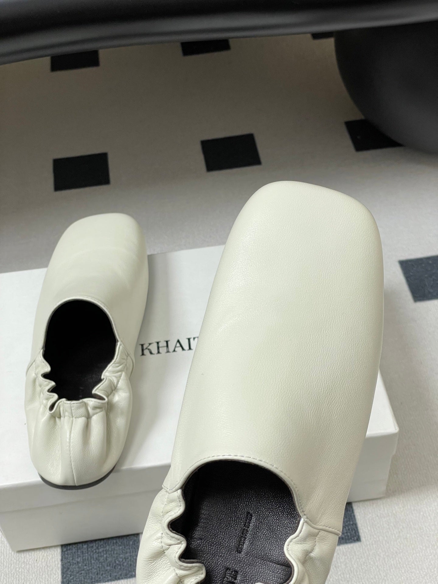 CELINE 26S ELASTIC-BACK FLAT SHOES IN WHITE LAMBSKIN