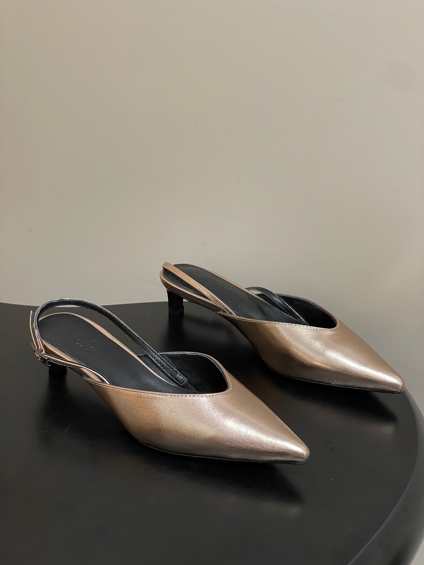 HM 26S NICOLE SLINGBACK 40MM IN GOLD CALFSKIN SILVER HARDWARE
