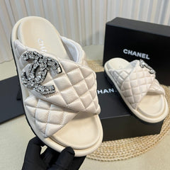 Women's slippers with two crossed straps sheepskins white cream