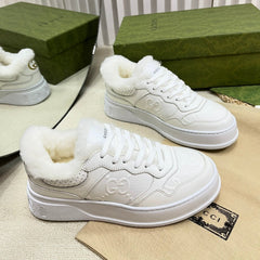SNEAKER IN RICE WHITE CALFSKIN AND LAMB WOOL LINING