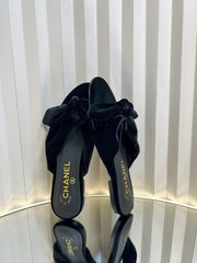 LACE SANDALS IN BLACK VELVET