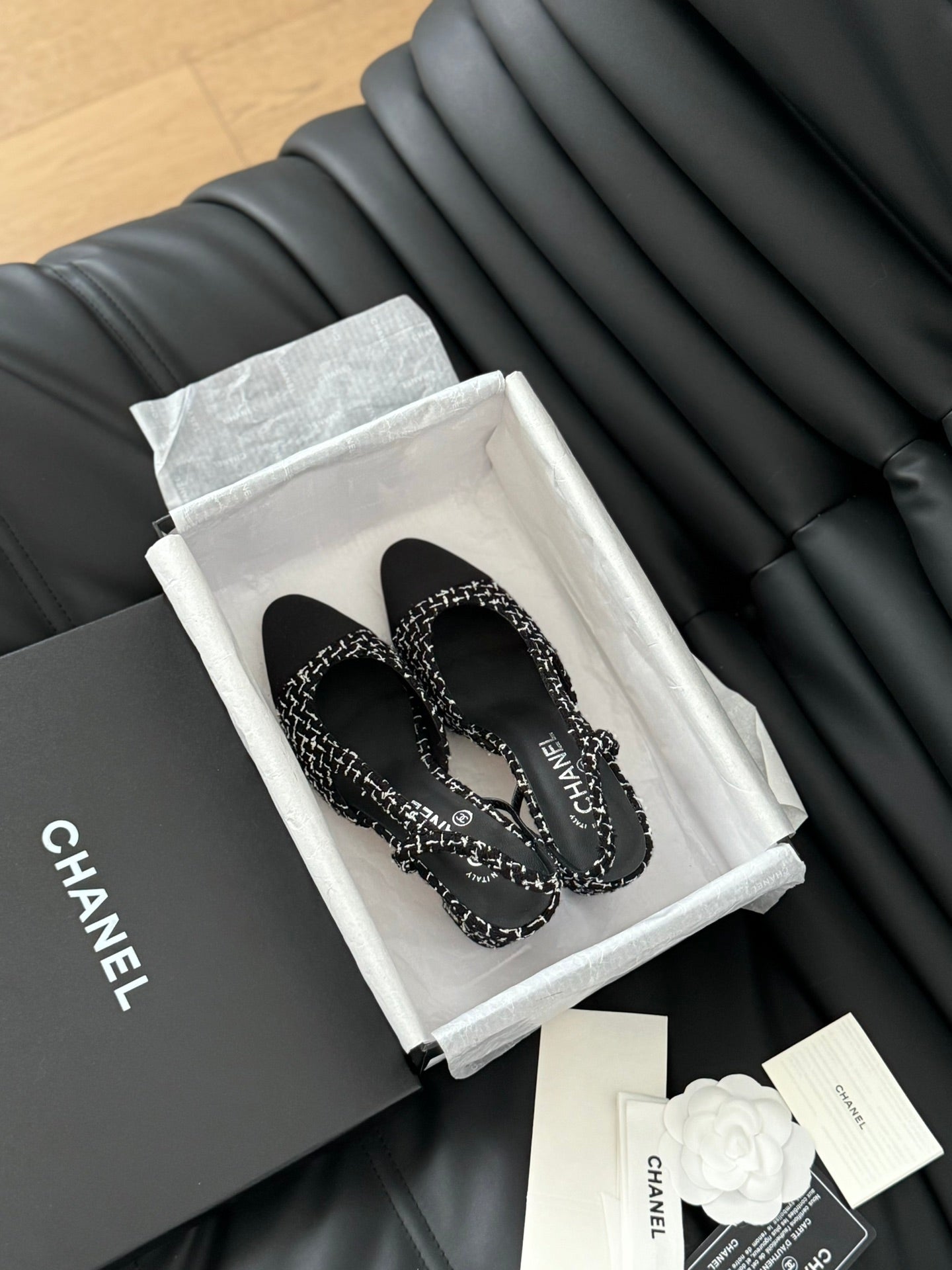 HIGH SLINGBACK IN BLACK MIX WHITE TWEED AND LAMBSKIN