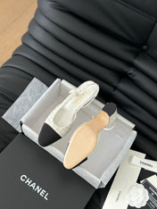 HIGH SLINGBACK IN WHITE TWEED AND BLACK LAMBSKIN
