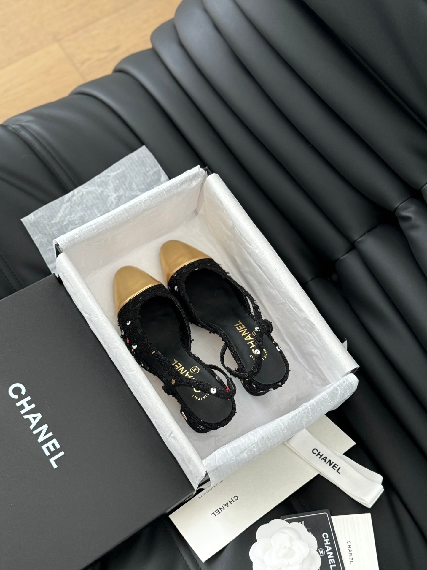 HIGH SLINGBACK IN BLACK TWEED AND GOLDEN LAMBSKIN