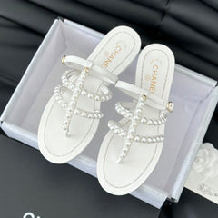 MULE SLIPPERS WITH PEARL CHAIN IN WHITE LAMBSKIN
