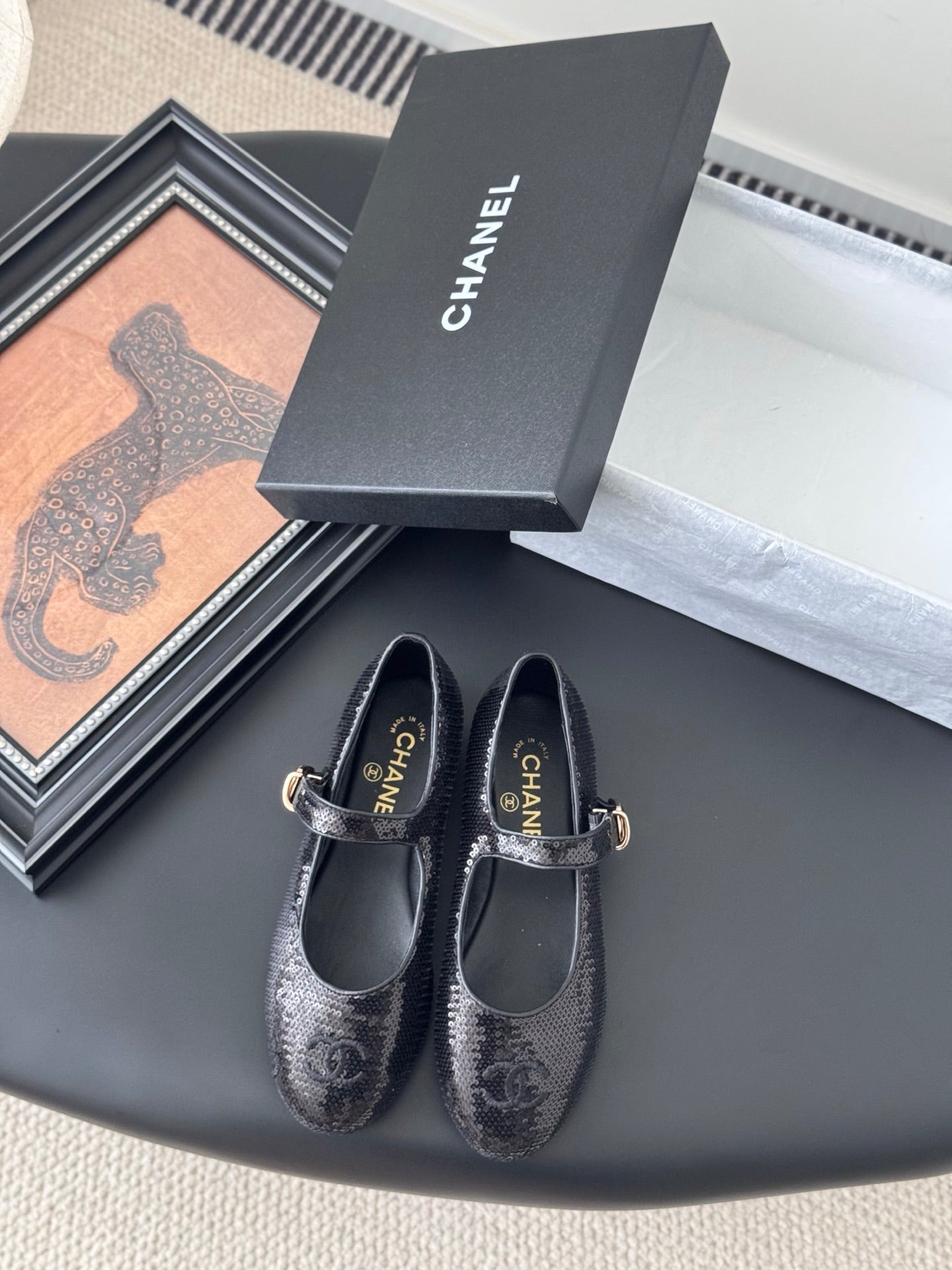 BALLET IN BLACK SEQUINS