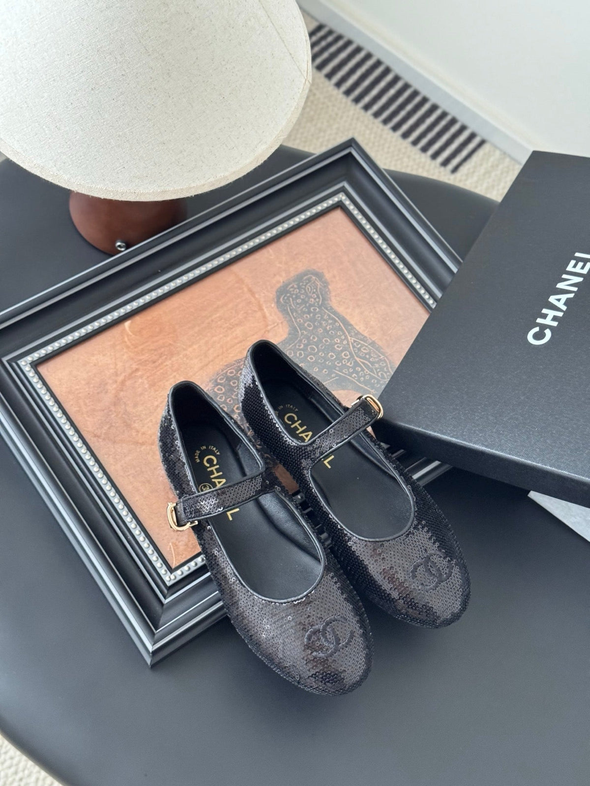 BALLET IN BLACK SEQUINS