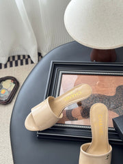 HIGH HEELS IN BEIGE GLOSSY LEATHER