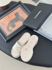 WEDGE HEELS IN HIGHT BEIGE CALFSKIN MIX CHAIN BASE