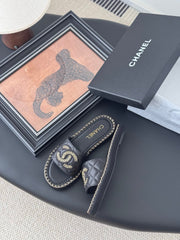 SLIPPER IN BLACK CALFSKIN MIX CHAIN BASE