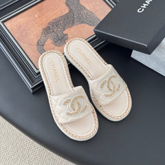 SLIPPER IN LIGHT BEIGE CALFSKIN MIX CHAIN BASE