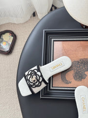 SLIPPER IN WHITE AND BLACK CALFSKIN MIX WOOL